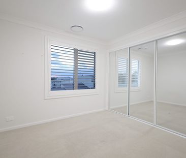 Modern, Energy-Efficient Family Home with Low-Maintenance Lifestyle... - Photo 3