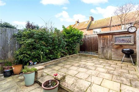 A well-presented two bedroom mid terrace house with off-street parking and garden. - Photo 4