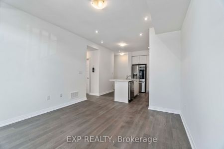 Townhouse For Lease | X8143100 - Photo 2