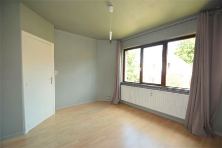 Woning met 4 kamers in een rustige straat - Photo 2