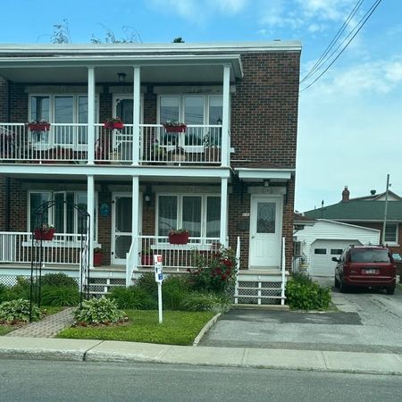 Disponible 1 avril. Duplex calme et serin rénové au goût du jour dans un secteur prisé de Saint-Hyacinthe. - Photo 4