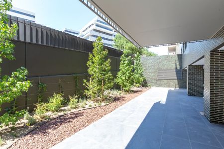 Piso de alquiler en Joan Miro, Finestrelles - Photo 5