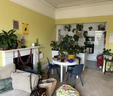 3 bedroom flat to rent - Photo 1