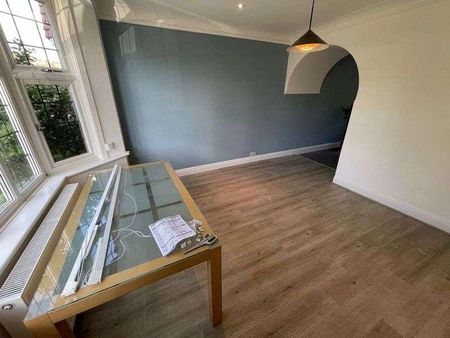 Modern Bedroom Reception House In Mill Hill, NW7 - Photo 2