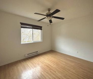 Unfurnished room in a 3 bed, 2 bath - Photo 3