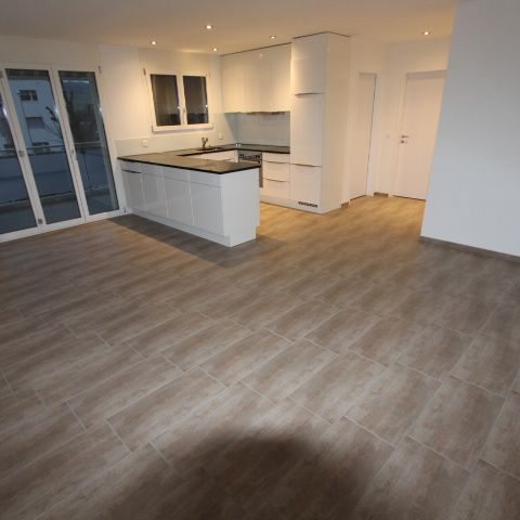 Moderne 4.5 Zi. Wohnungen mit Balkon, eigenem Waschraum und Waschturm - Foto 1