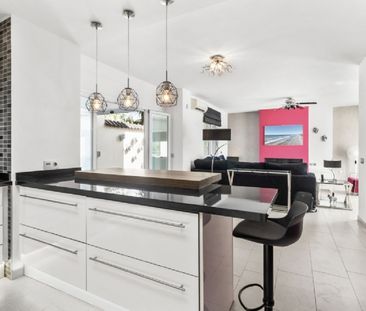 3 Bedroom Townhouse For Rent in Nueva Andalucía, Málaga - Photo 2