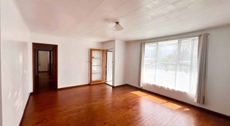 3 Bed 1 Bath Home in sought after Pakuranga - Photo 3