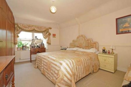 3 bedroom detached house to rent - Photo 4