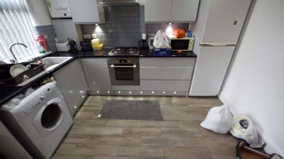 2 bedroom Flat in Kelso Road, Leeds - Photo 5