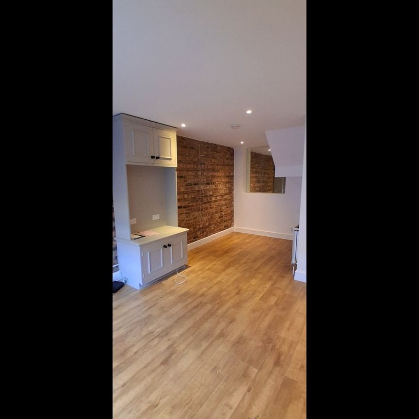2 Bed Terraced House, Eagle Mews, N1 - Photo 1