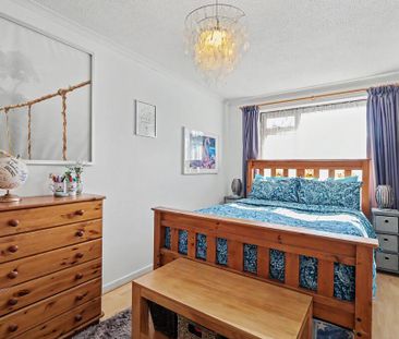 3 bedroom end of terrace house to rent - Photo 4