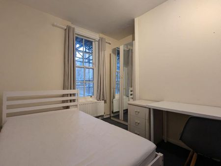 3 bedroom flat to rent - Photo 3