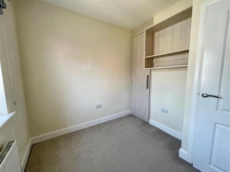 4 bedroom detached house to rent - Photo 4