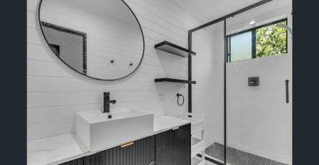 Spacious Top-Floor Apartment with Views in Prime Auchenflower Location - Photo 3