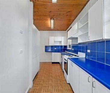 Beautiful House + Retreat in a convenient location! - Photo 3