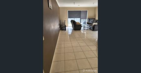 Modern Family Retreat Close to Schools and Shops - Photo 5