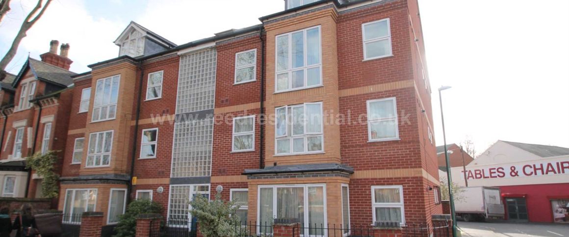 Castle Boulevard, Lenton, England - Photo 1