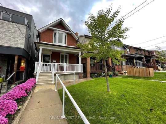 Detached Home For Lease | W8131314 - Photo 1