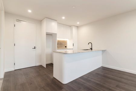 Contemporary Luxury Living in the Heart of Clayton - Photo 2