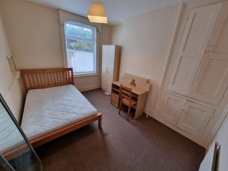 4 Bed Student Accommodation - Photo 2