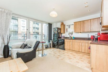 2 bedroom flat to rent - Photo 4