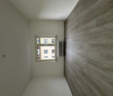 Frisch renovierte 2-Zi.-Whg. mit neuem Badezimmer - Photo 1