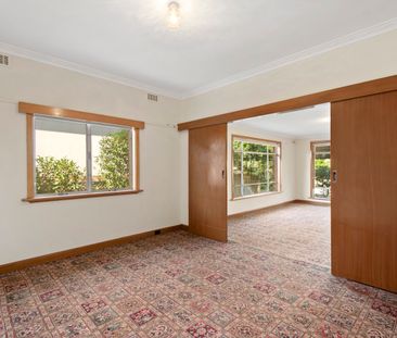 6 Viewhill Road, Balwyn North VIC 3104 - House For Rent | Domain - Photo 2