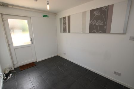 Room 2, 5 North Holme Court, Northampton - Photo 4