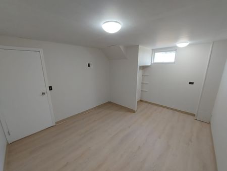 AVAILABLE NOW SPACIOUS 2 BEDROOM RENOVATED BASEMENT SUITE - Photo 4