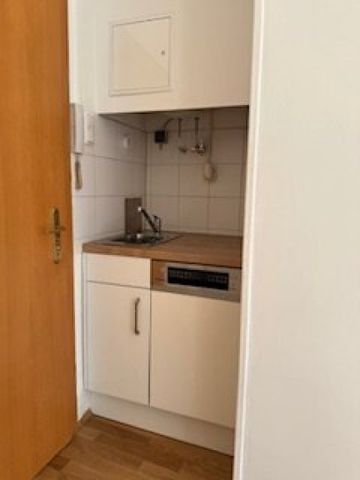 Klein und fein: Schön sanierte 2-Zimmer-Wohnung: Küche/Essen, kleines Bad und ein Schlafzimmer in Graz – ideal für Studierende durch die zentrale Lage! Hochparterre, fahrradabstellplatz im Freien, ohne Kellerabteil, - Foto 4