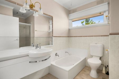 64 Noga Avenue, Keilor East VIC 3033 - Photo 3