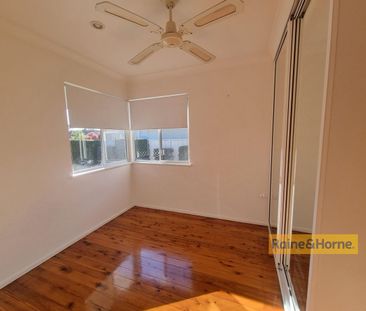 IMMACULATE 4 BEDROOM FAMILY HOME - Photo 4