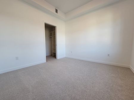 Luxury 2 Bedroom + Den Condo with U/G Parking near Downtown - Photo 4