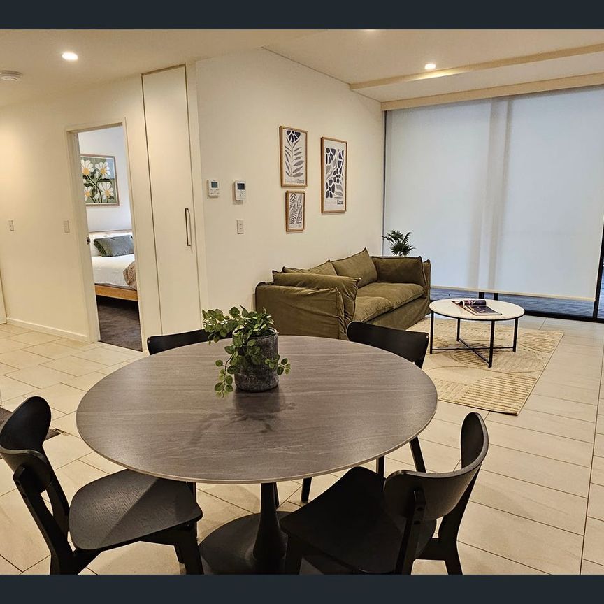 Premium 1-Bedroom Furnished Apartment with Extra Flex Space | Stylish & Contemporary | All Bills Included - Photo 1