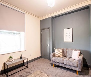 Westover Road (Room 1), Bramley, Leeds - Photo 1