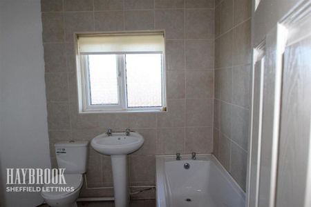 3 bedroom semi-detached house to rent - Photo 3