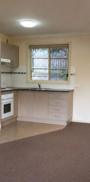 3-Bedroom Eltham Home | Electricity & Water Included - Photo 1