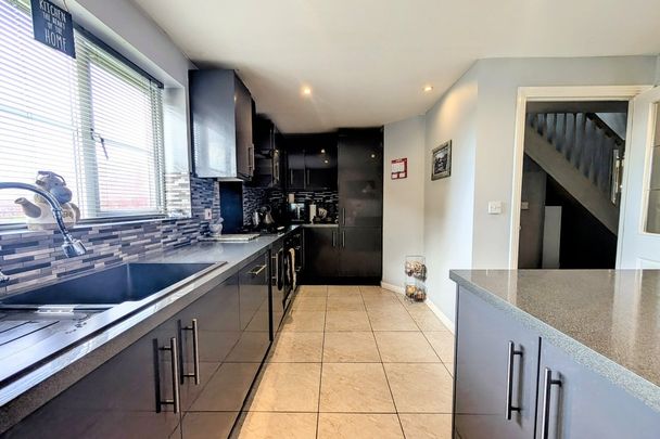 Sovereign Gardens, Miskin, PONTYCLUN - Photo 1