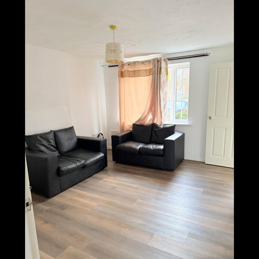 3 Bed End Terrace, Furlong Road, CV1 - Photo 1